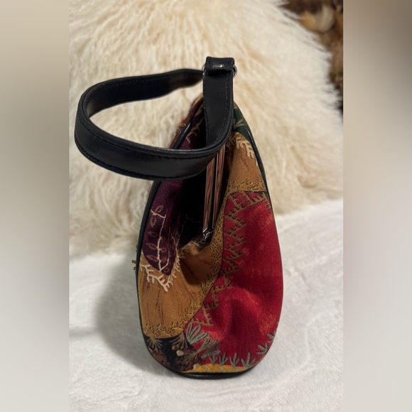 Isabella Fion Purse Lady With umbrella
Embroidered Multicolor Women's Bag - Picture 5 of 14